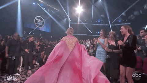 All the Gifs Showing Taylor Siwft Had the Best Night Ever 2019 AMAs 13
