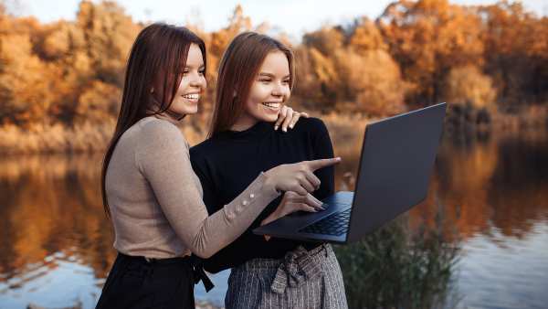 women-using-laptop