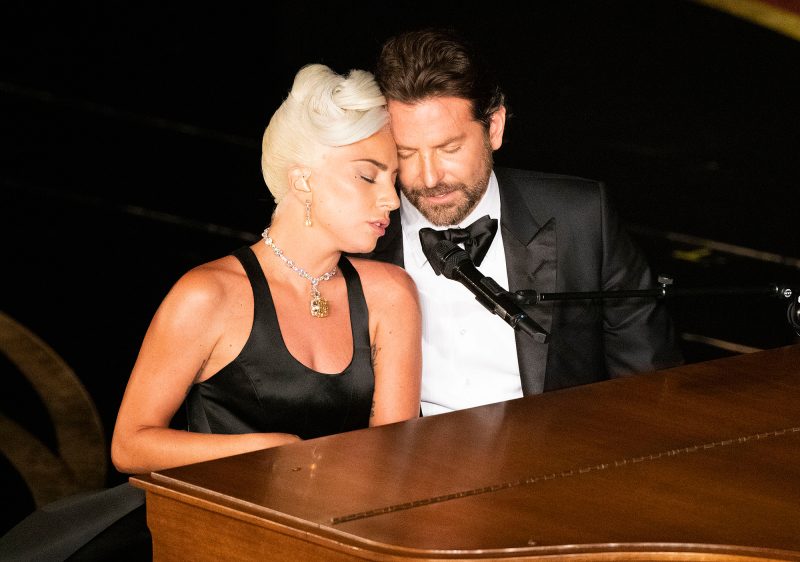 Bradley-Cooper-Lady-Gaga-performance