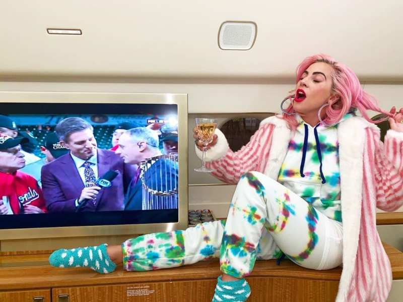 Celebrities Eating on Private Planes