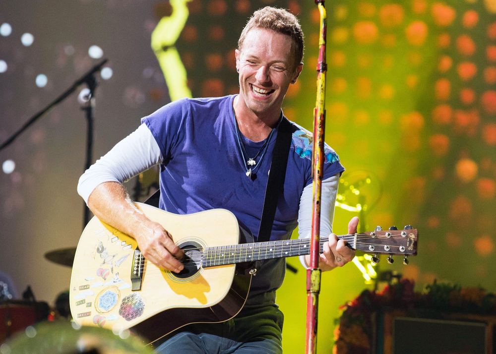 Chris Martin Performing with Coldplay in 2017