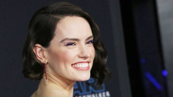 Daisy Ridley's "Star Wars" Set Souvenir