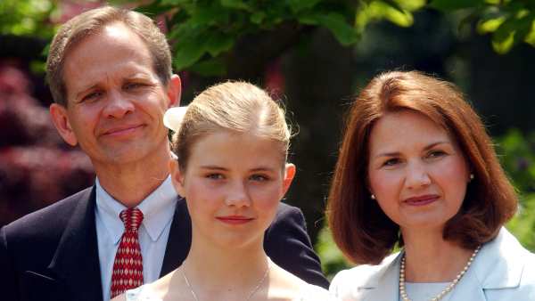 Elizabeth Smart’s Parents Finalize Divorce After 34-Year Marriage