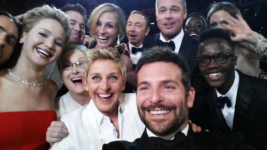 Ellen's-Oscars-Selfie