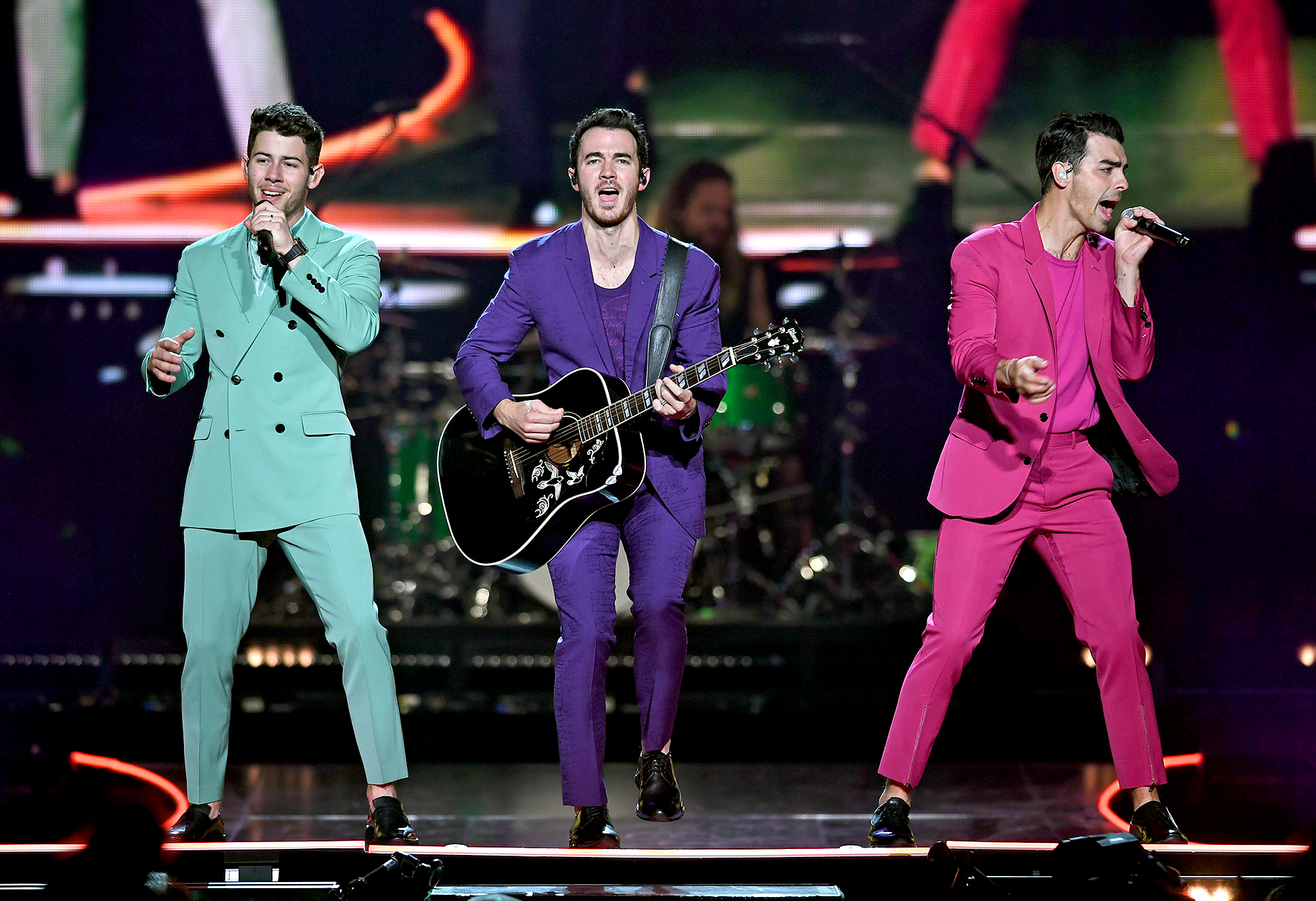 Find-Out-How-to-See-the-Jonas-Brothers-Perform-in-Paradise