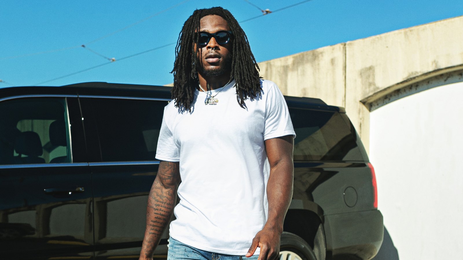 Fruit of the Loom Is Giving Away 1,000 Tees Thanks to NFL Star Alvin Kamara