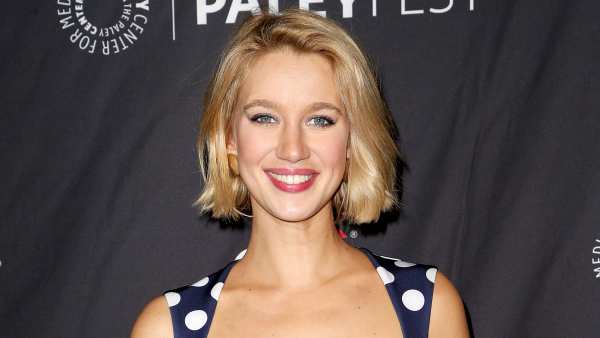 Jane-the-Virgin's-Yael-Grobglas-Gives-Birth