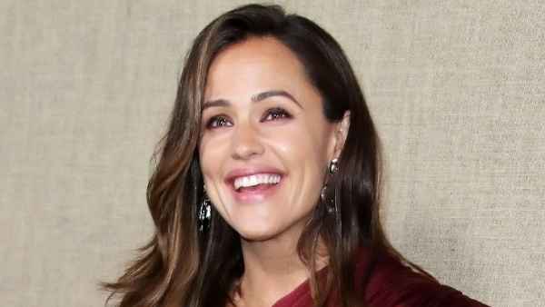 Jennifer Garner Christmas Tree Is Twice Her Size