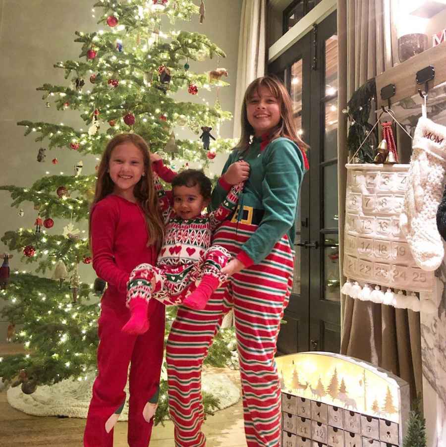 Jessica-Alba-and-Cash-Warren-Christmas-tree