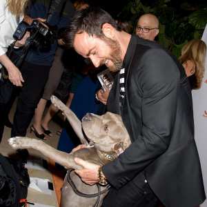 Justin-Theroux-Best-Moments-With-Dog-Kuma