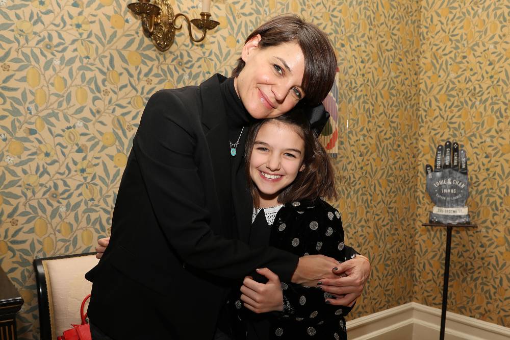 Katie Holmes Shares Rare Selfie With Her, Tom Cruise&rsquo;s 13-Year-Old Daughter Suri