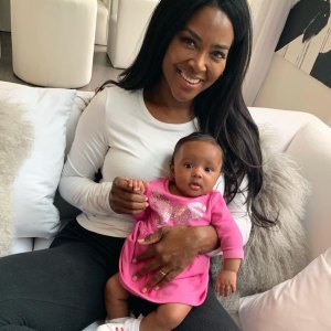 Kenya-Moore-Brooklyn-walks
