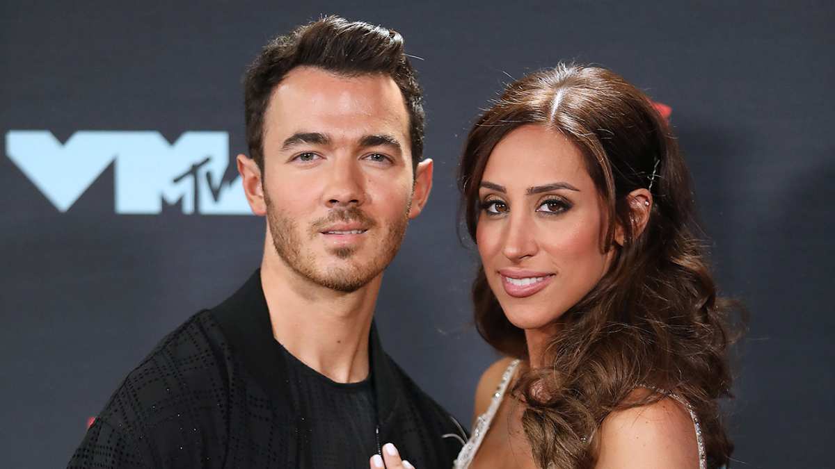 Kevin Jonas gushes over wife Danielle while out promoting their