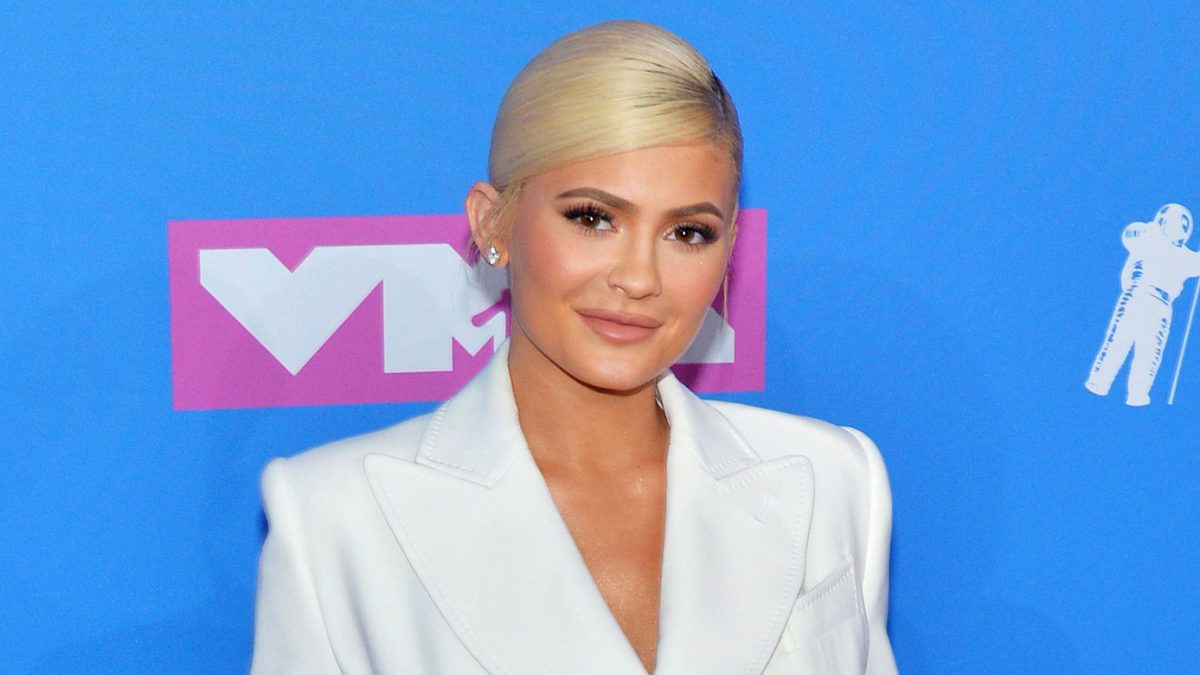 Kylie Jenner Hands Out Food