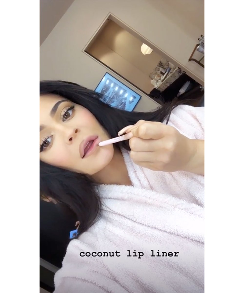 Kylie Lip-Kit Makeup Tutorial - Step One