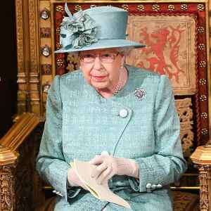 Queen-Elizabeth-Coat-color