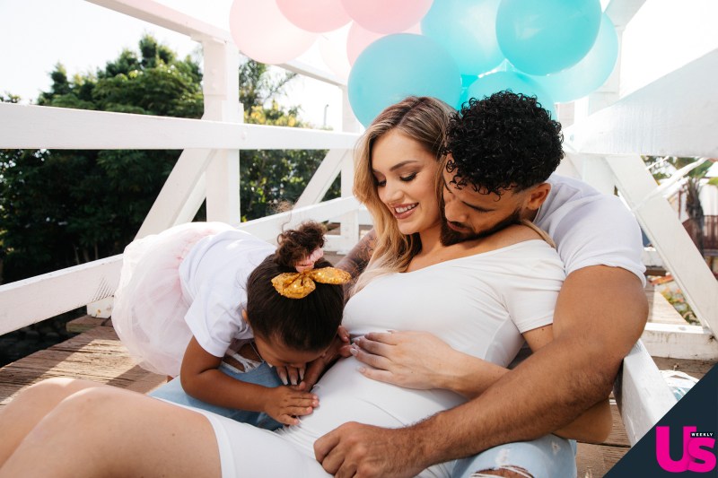 https://www.usmagazine.com/wp content/uploads/2019/12/Taylor Selfridge Details Vanishing Twin Syndrome pregnancy