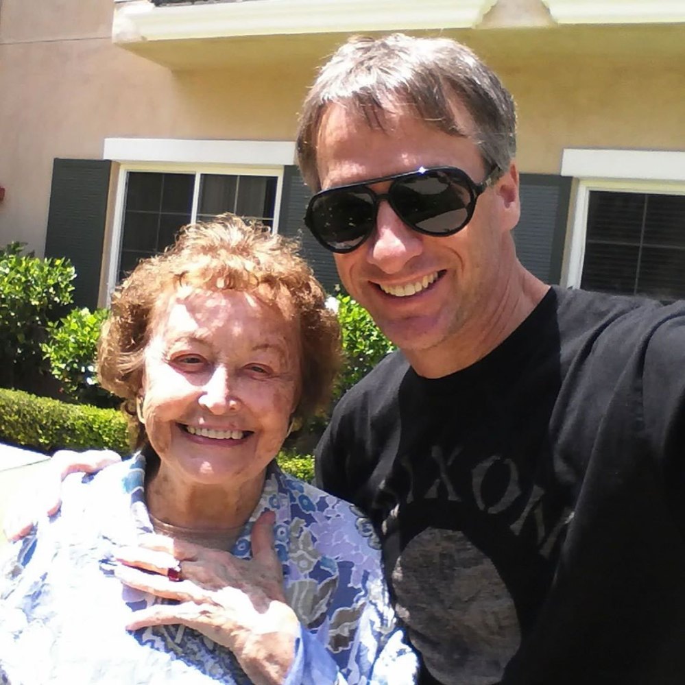 Tony Hawks Mom Dies of Alzheimer