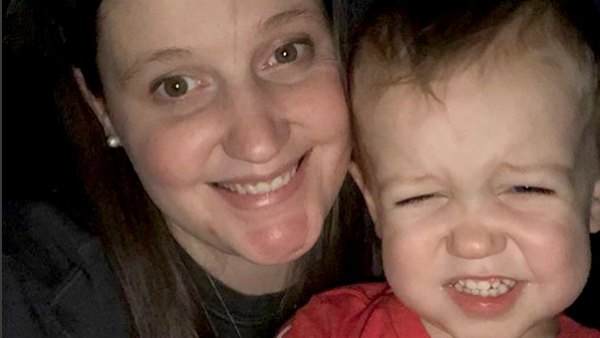 Tori-Roloff-Defends-Letting-Son-‘Hang-Out-the-Window’-to-Look-at-Christmas-Lights