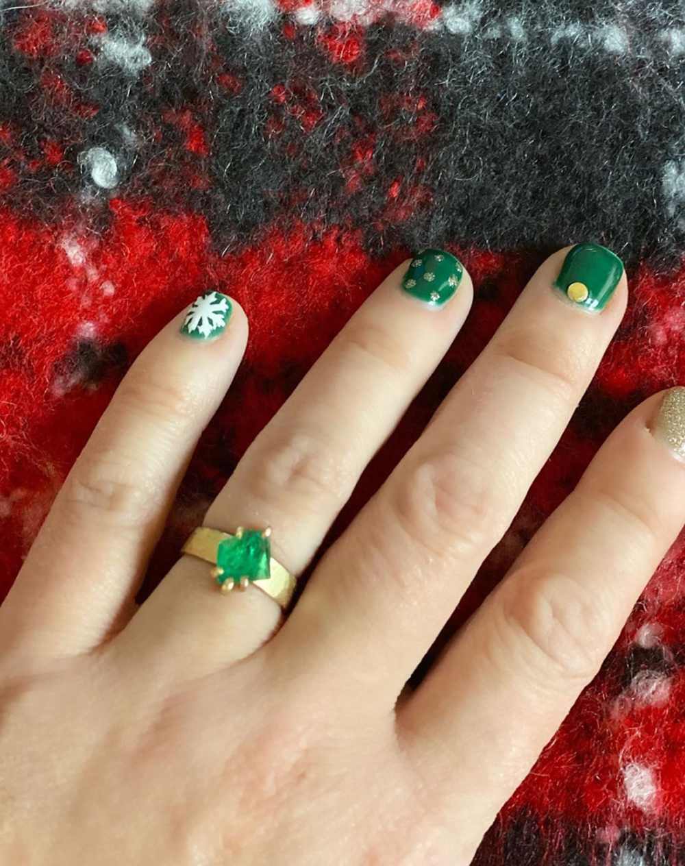 Tori Spelling's New Emerald Wedding Ring