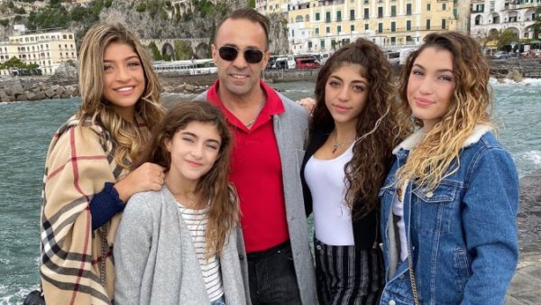 Watch Joe Giudice Reunite With ‘Happy’ Daughters in Italy For Christmas