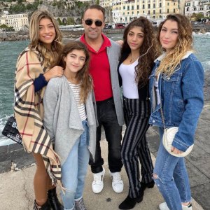 Watch Joe Giudice Reunite With ‘Happy’ Daughters in Italy For Christmas