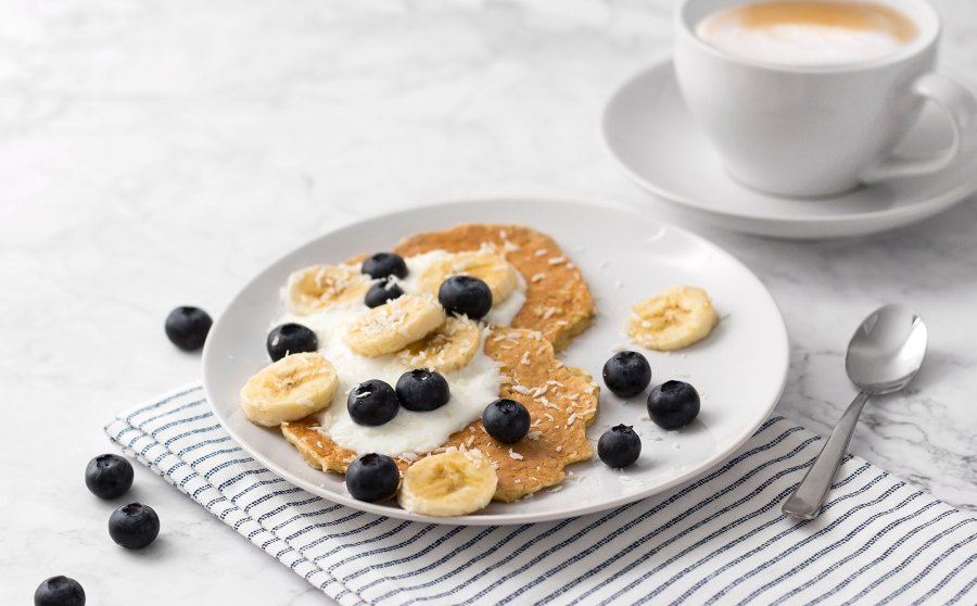 pancakes-with-fruit-and-yogurt
