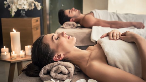 couple enjoying spa session