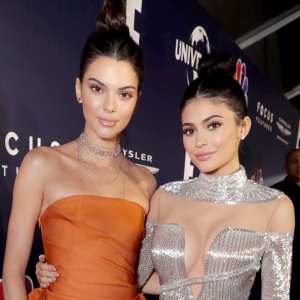 Kendall Jenner Jokes That She Is Fighting With Kylie Jenner Over Fai Khadra
