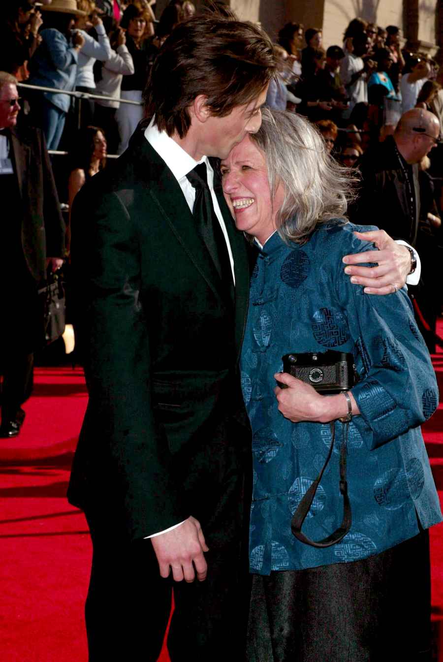 2003-Adrien-Brody-and-mother-SAG-Awards