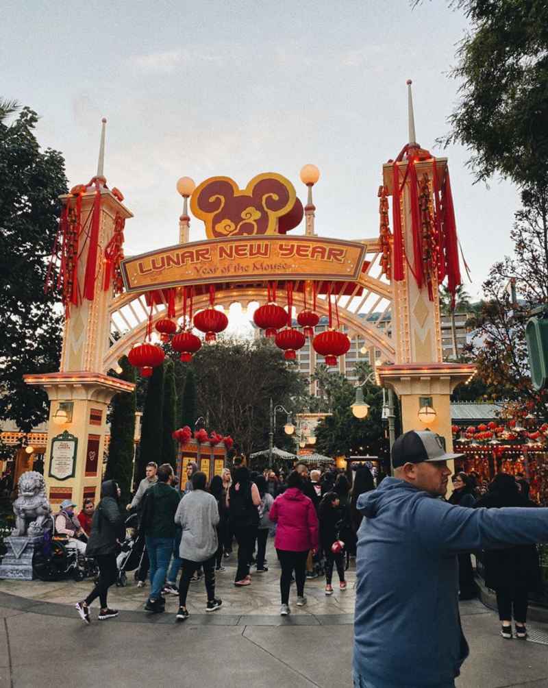 Christina-Aguilera-and-Fiance-Matthew-Rutler-Take-Kids-to-Disneyland