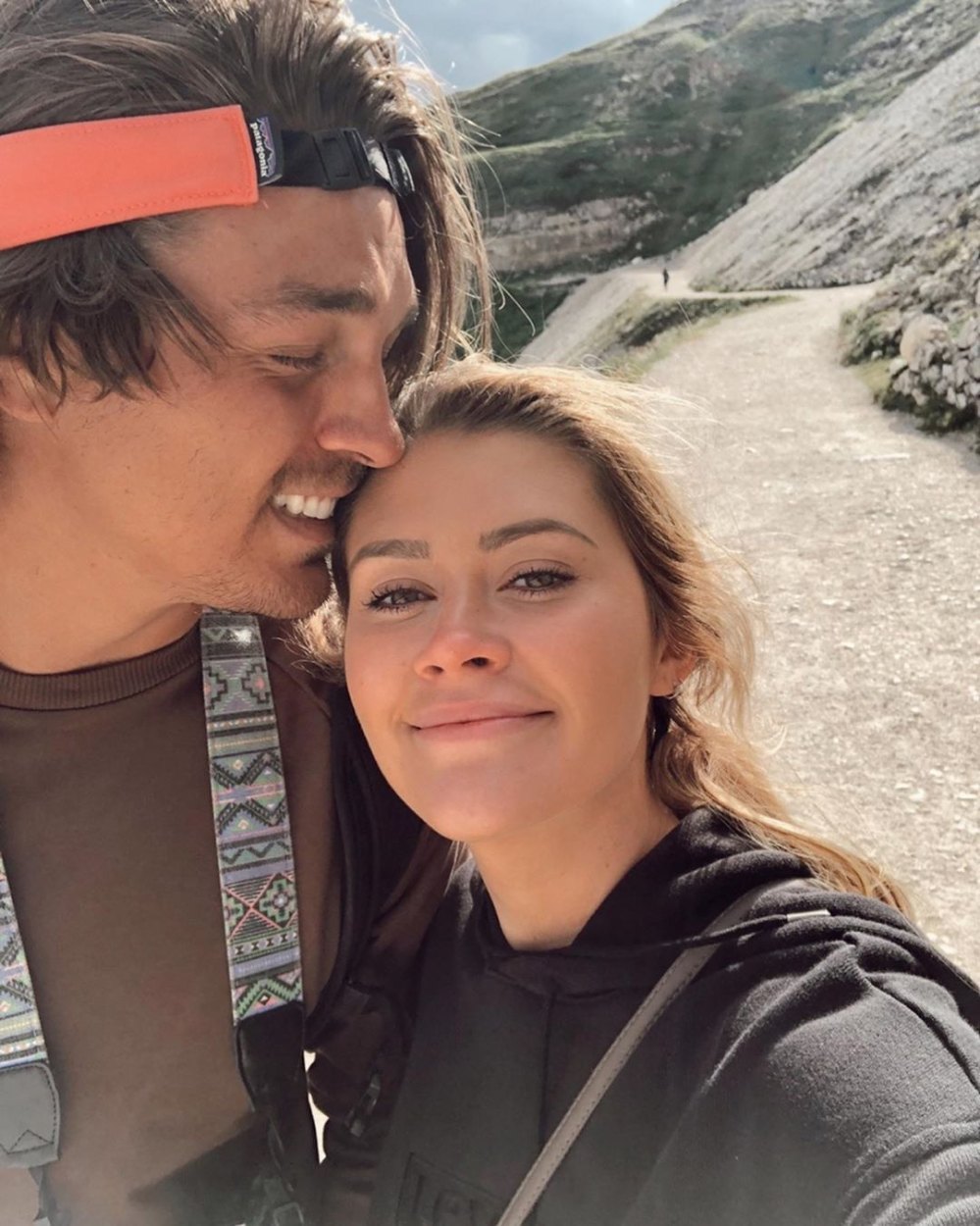 Dean Unglert Thanks Caelynn for Looking After Him After Skiing Accident