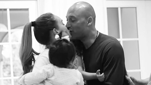Derek Jeter and Wife Hannah Jeter Celebrate Athlete’s Hall of Fame Election With Daughters