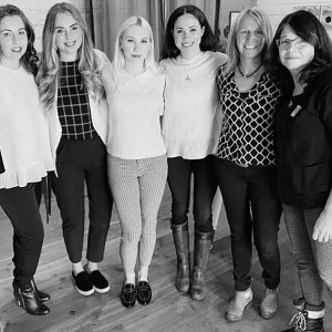 Duchess Meghan Makes Impromptu Stop at Another Vancouver Womens Center