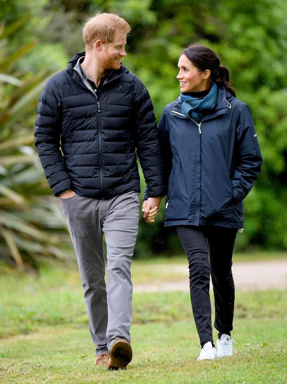 Duchess-Meghan-and-Prince-Harry-Were-‘Happy-and-Relaxed’-Helping-Bystander-With-Selfie-Stick-2