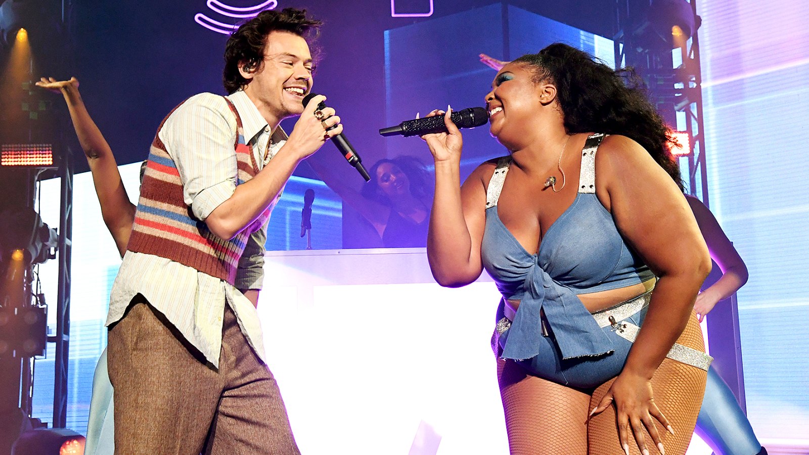 Harry-Styles-and-Lizzo-perform