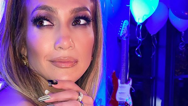 J Lo Versace Press-Ons Are Definition Glam Nail Goals