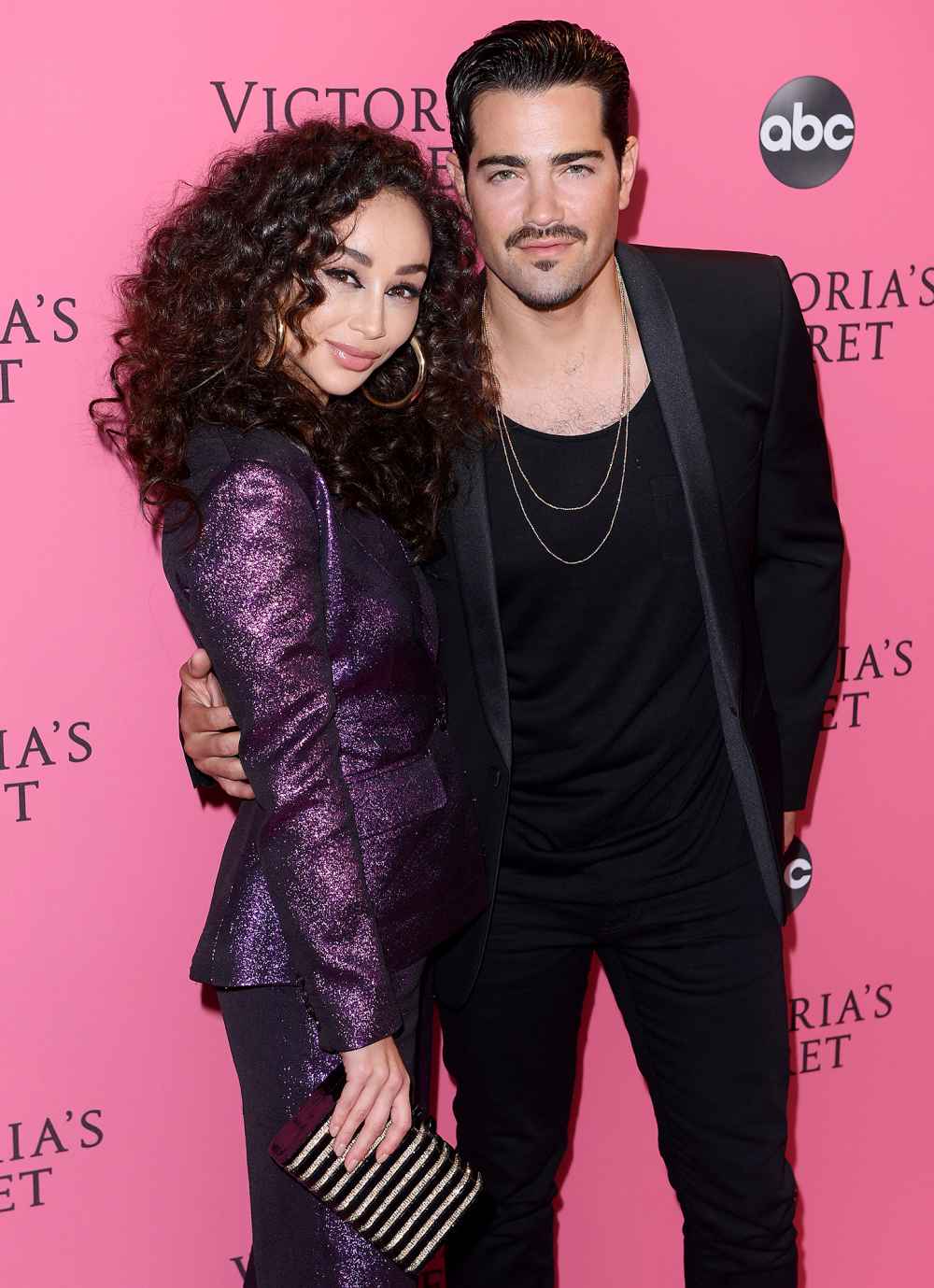 Jesse-Metcalfe-and-Jade-Albany-Spotted-'Making-Out'-at-West-Hollywood-Pub