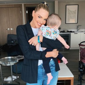 Kate-Upton-Breast-Feeds-Her-and-Justin-Verlander’s-Daughter-Genevieve