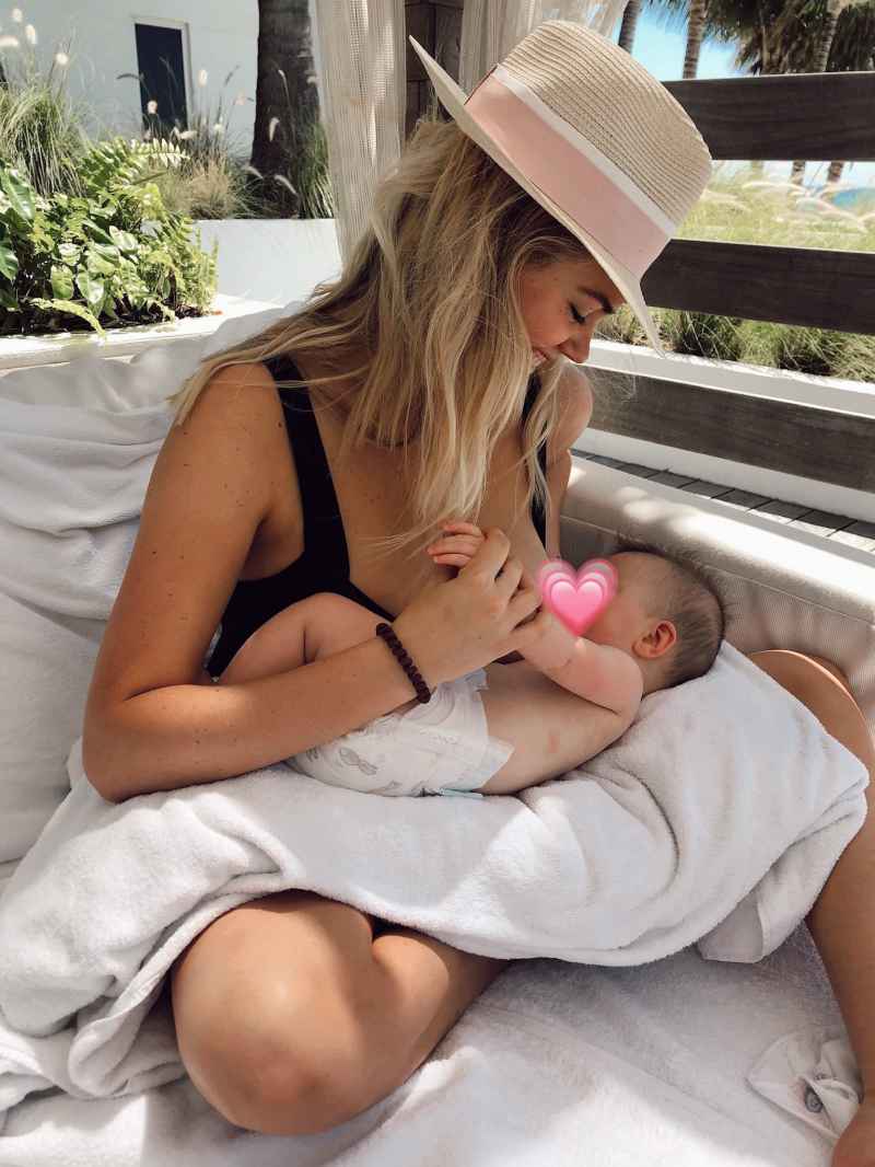 Kate-Upton-breastfeeding