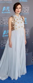 Keira-Knightley-Critics-Choice-baby-bump