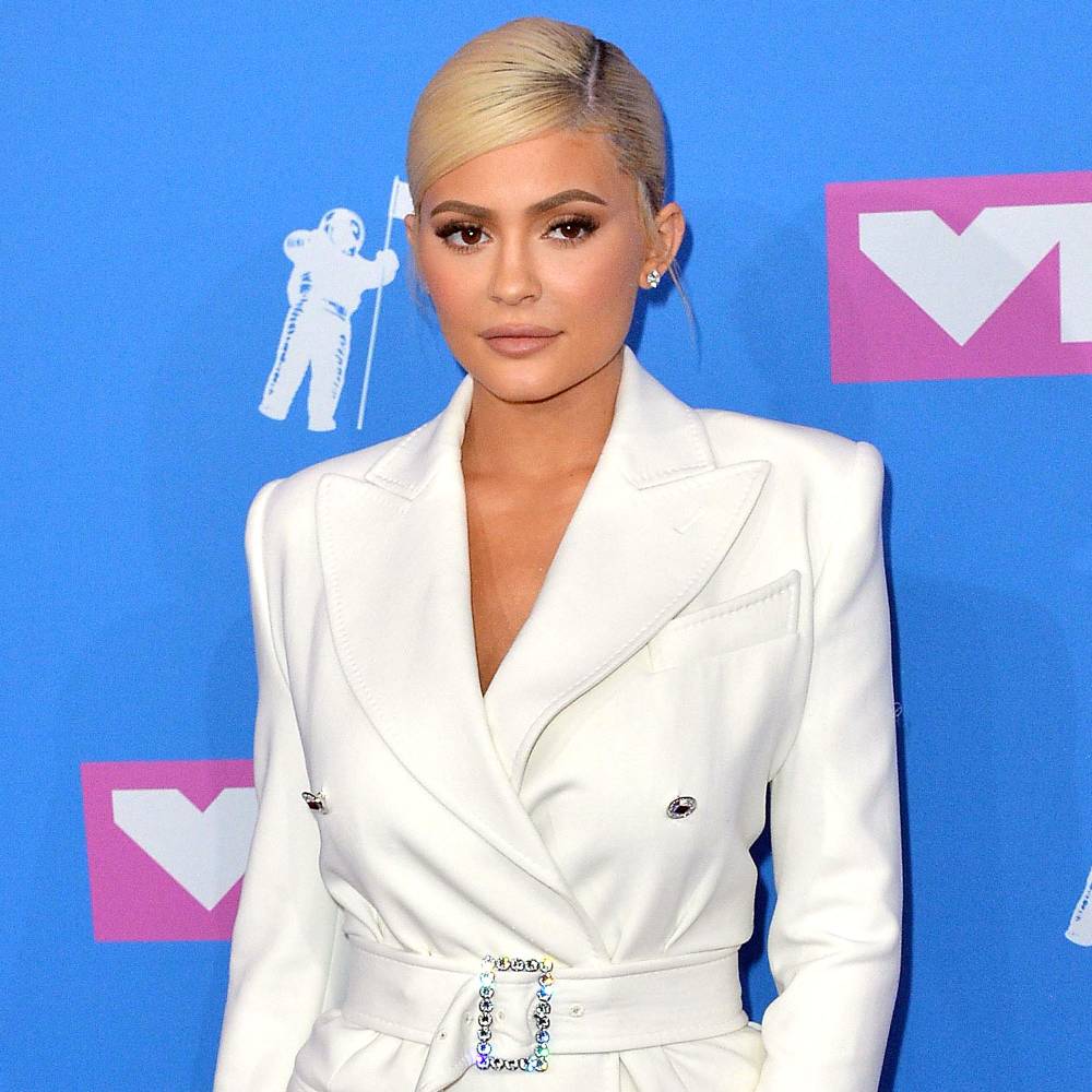 Kylie Jenner Cradles Bare Baby Bump While Pregnant With Stormi in Throwback Pic