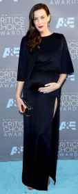 Liv-Tyler-Critics-Choice-baby bump
