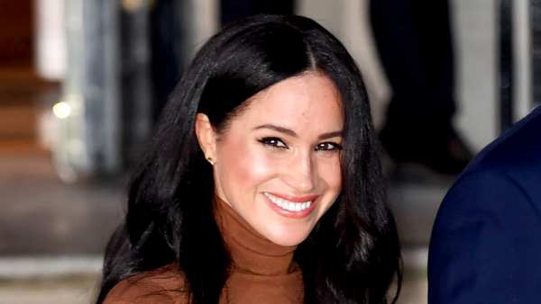 Meghan-Markle-Drives-Herself-to-Canadian-Airport-to-Pick-Up-Friend
