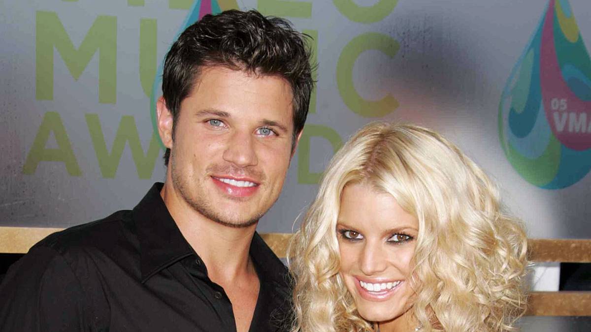 Jessica Simpson's Book Reveals Fans Copied Her 'Newlyweds' Outfits –  Footwear News