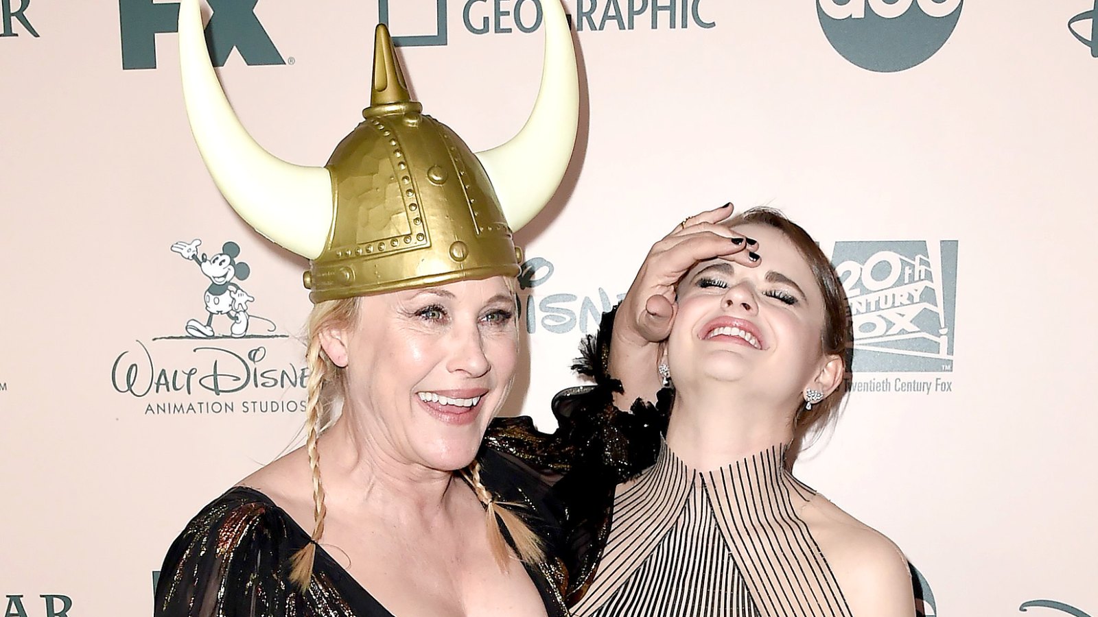 Patricia Arquette Accidentally Bruises Joey King With Her Golden Globe