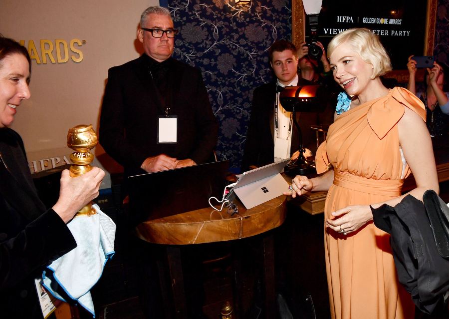 Pregnant Michelle Williams Getting Her Award Engraved Golden Globes 2020 After Parties
