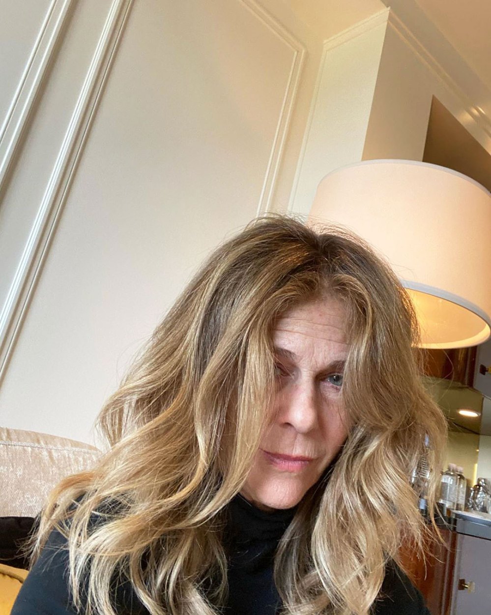 Rita Wilsons Hair and Makeup Person Runs 90 Mins Late Before 2020 Golden Globes Red Carpet