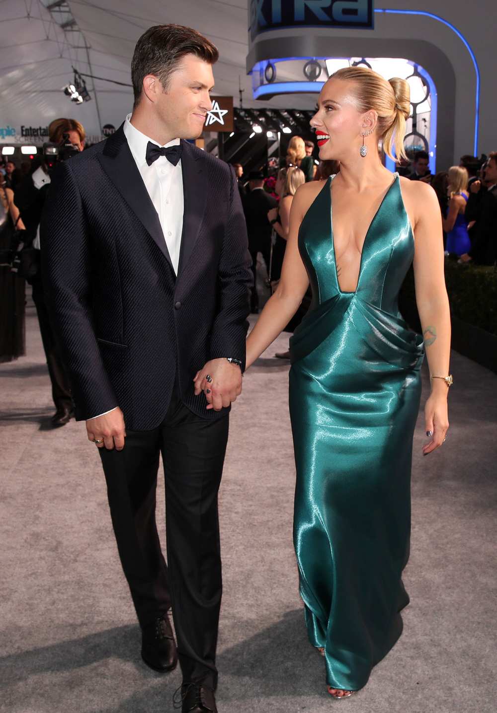 Scarlett Johansson Arrives With Colin Jost After Violent Illness SAG Awards 2020
