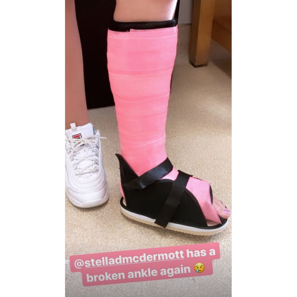 Tori-Spelling-Reveals-Her-and-Dean-McDermott&rsquo;s-Daughter-Stella,-11,-Broke-Her-Ankle